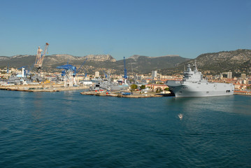 Fototapeta na wymiar Port militaire de Toulon