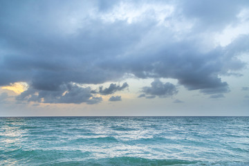 Naklejka na ściany i meble sea waves in Miami witzh cloudy sky