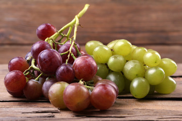 Bunches of different kinds of grapes
