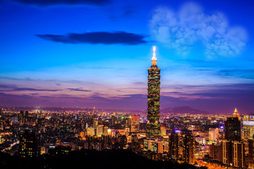 Fototapeta na wymiar Taipei, Taiwan evening skyline.