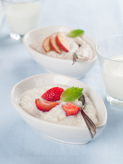 porridge with fruit and berr