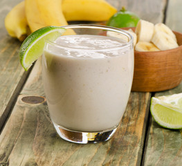 Sweet banana smoothie with lime