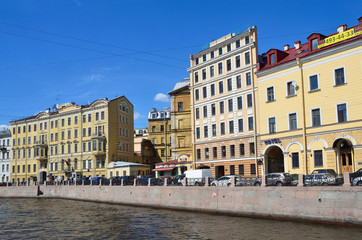 Fototapeta na wymiar Набережная реки Мойки в Санкт-Петербурге