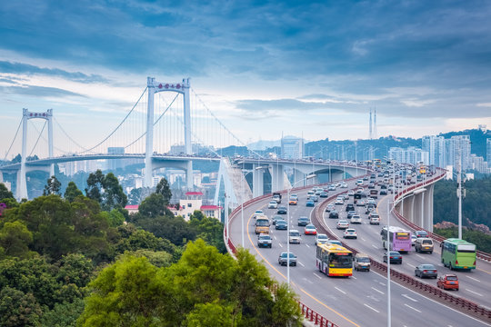 Fototapeta xiamen haicang bridge at dusk with busy traffic