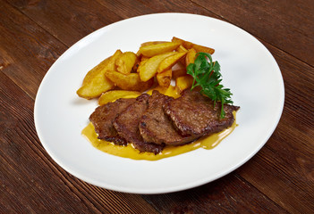 Roast fillet beef with potatoes