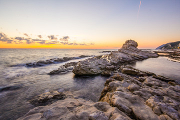 Alba sul mare italiano