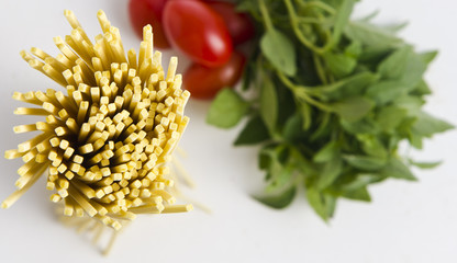 Spaghetti, basil and tomatoes