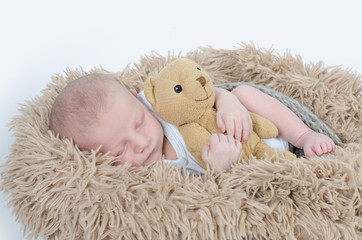 Baby mit Teddybär