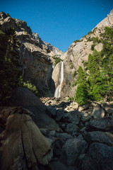 Fototapeta na wymiar magnificent yosemite falls