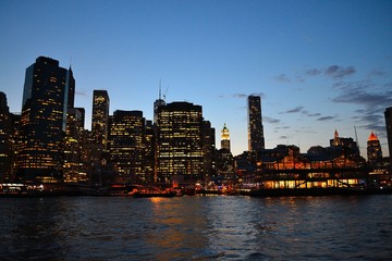 Naklejka premium NYC at night
