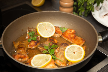 Gebratene Forelle mit Limone