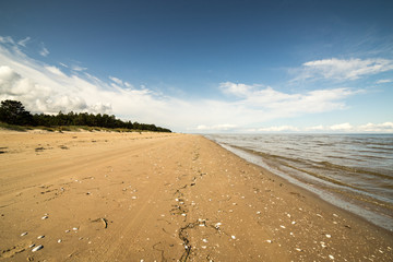 beach skyline with sand and perspective
