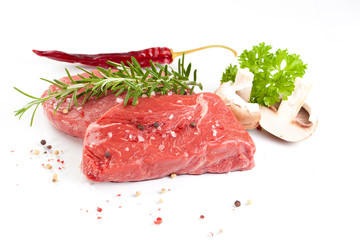 fleisch stück auf weissem hintergrund