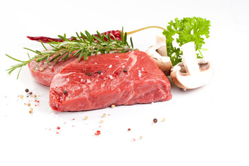 fleisch stück auf weissem hintergrund
