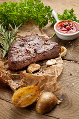 irisch rinder steak mit bratkartoffeln