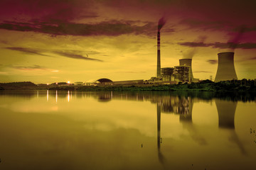 Fototapeta na wymiar power plant by night