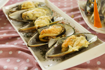 Mussels baked with parmesan cheese