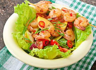 Shrimp salad with peaches, tomato, avocado and lettuce
