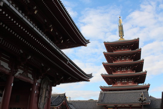 浅草寺　宝蔵門と五重塔