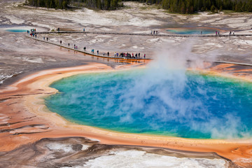 Fototapeta na wymiar USA - Yellowstone NP, prismatic pool