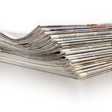 Ein Stapel aktueller Zeitungen