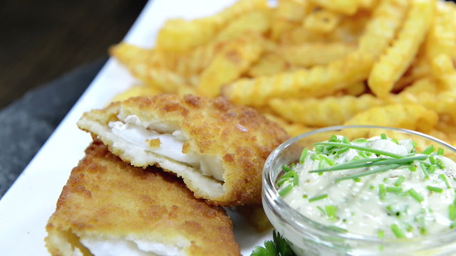 Fish with a portion of French Fries (loopable)