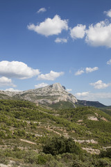 Fototapeta na wymiar Mont Sainte Victoire in Provence, France