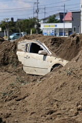 埋もれた自動車