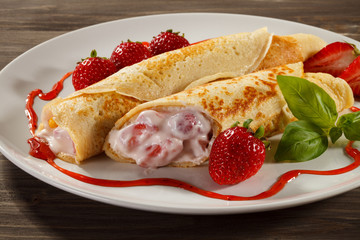 Pancakes with cream and strawberries