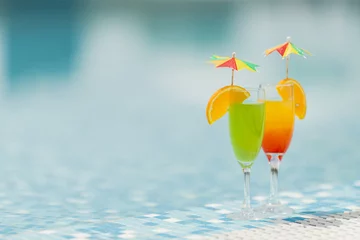 Crédence de cuisine en verre imprimé Cocktail Cocktails by the swimming pool