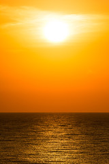 Fototapeta na wymiar Morning Sunrise Sky Over The Ocean
