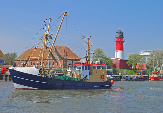 im Hafen von B&uuml;sum an der Nordsee in Dithmarschen