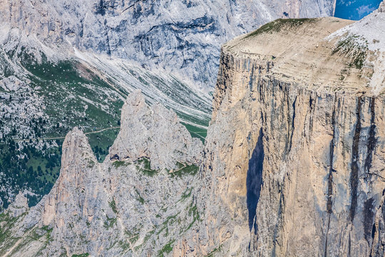 View to Punta Grohmann, Cinquue Dita, Sasso Lungo, Piz Ciavaces