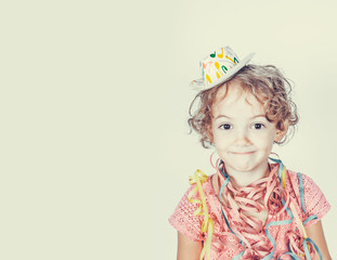 Bambina di 5 anni divertente