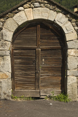 Fototapeta na wymiar Barn door of wood secured with padlock