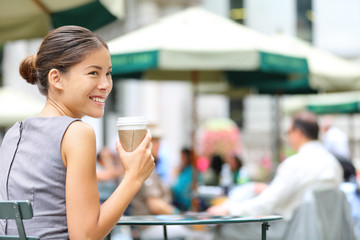 Young business woman coffee break in city park