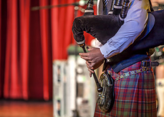 Scottish musicien bagpiper2