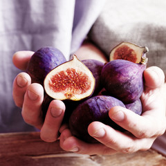 juicy figs in the hands