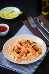 stir fried rice noodles with prawns and mussels