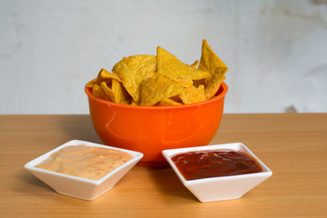 Leckere Nachos mit Dip