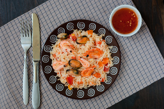 Thailand's dish, stir-fried rice with shrimp and mussel