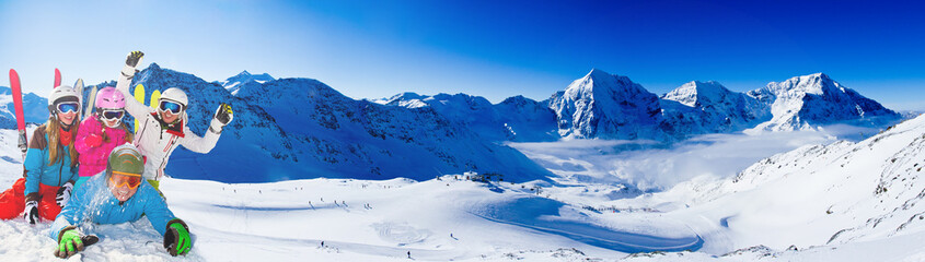 Fototapeta na wymiar Skiing. Skiers enjoying winter vacation, panorama