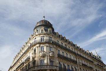 Obraz premium Immeuble ancien de la Place de la Comédie à Montpellier, Occitanie
