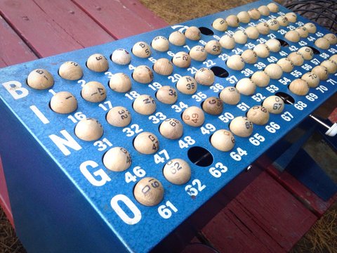 Bingo game panel with numbered bingo balls.