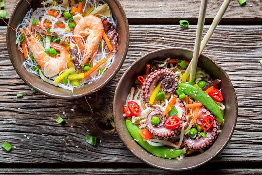 Seafood and fresh vegetables with noodles