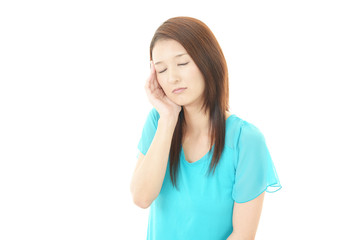 頭痛を訴える女性