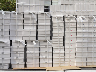 積み上げた紙箱