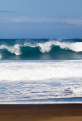vague bleue déferlante, île de la Réunion