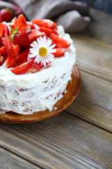cake with ripe strawberries and cream