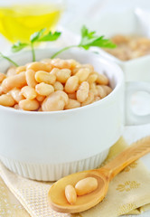 white beans in bowl